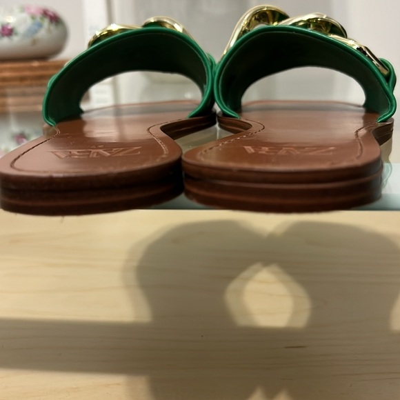 Zara Green Slide Sandals with Gold Chain - Picture 5 of 7